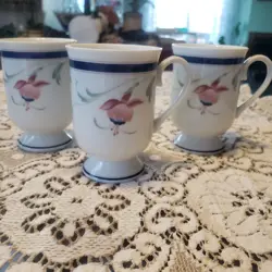 3 VTG PRINCESS HOUSE EXCLUSIVE FINE PORCELAIN FUSCHIA FLOWER FOOTED COFFEE CUPS