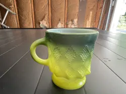 VINTAGE ANCHOR HOCKING FIRE KING GREEN OMBRE KIMBERLY DIAMOND COFFEE MUG CUP