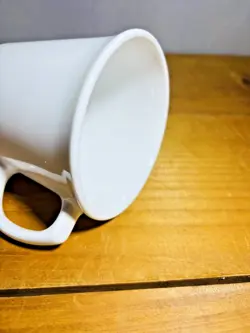 WHITE MUGS HANDLE