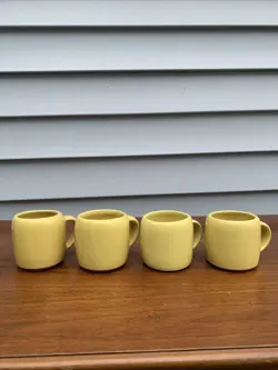WELLFLEET POTTERY  CERAMIC VINTAGE SMALL COFFEE MUGS SET OF 4 YELLOW