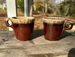 SET OF 2 VINTAGE HULL POTTERY OVEN PROOF USA BROWN DRIP GLAZE COFFEE MUGS CUPS