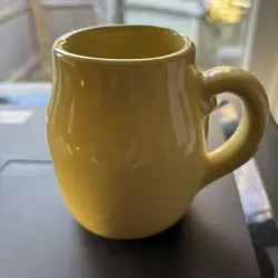 WELLFLEET POTTERY  CERAMIC VINTAGE SMALL COFFEE MUG YELLOW