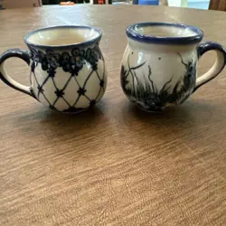 2 BOLESLAWIEC CERAMIKA POLISH POTTERY POTBELLY BUBBLE COFFEE MUGS 8 OZ