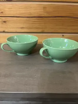 PAIR OF VINTAGE PIER 1 ESSENTIAL CAFE AU LAIT  16 OZ. GREEN STONEWARE MUG CUP
