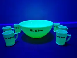 VINTAGE TOM & JERRY MCKEE CUSTARD GLASS PUNCH BOWL SET & 8 MUGS GLOWS