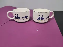 PAIR 2VTG GEESE