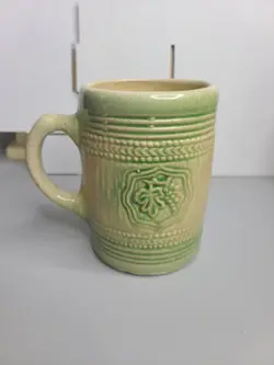 VINTAGE MCCOY POTTERY STONEWARE BEER MUG TANKARD GREEN GRAPE SHIELD 