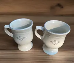 PEDESTAL MUGS WITH