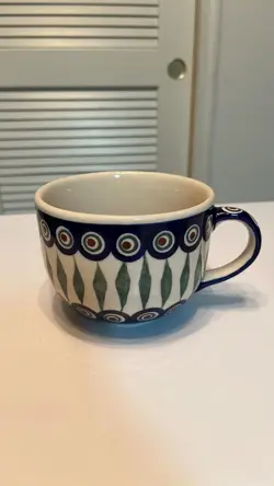PREOWNED VINTAGE BOLESLAWIEC POTTERY COFFEE MUG - PEACOCK - OVERSIZED