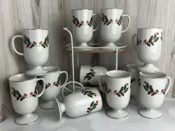 HOLLY PEDESTAL MUG