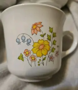 MUGS TEA CUPS.