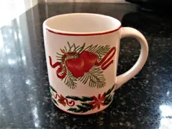 HOLLY CHRISTMAS MUG