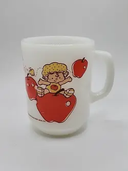 VINTAGE APPLE DUMPLIN ANCHOR HOCKING MILKGLASS MUG STRAWBERRY SHORTCAKE