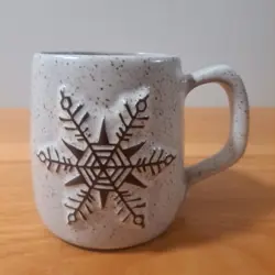 ONION RIVER POTTERY EMBOSSED SNOWFLAKE VTG  12OZ SPECKLED WINTER CHRISTMAS MUG