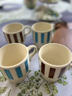 VINTAGE STRIPED CUPS