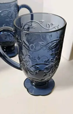 FOOTED GLASS