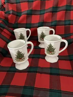 VINTAGE PFALTZGRAFF CHRISTMAS HERITAGE 4 PEDESTAL MUGS
