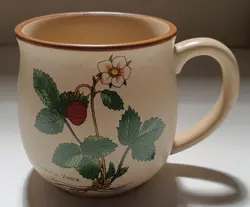 STRAWBERRY DESIGN MUG