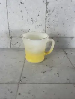 VINTAGE ANCHOR HOCKING FIRE KING WHITE AND YELLOW MUG