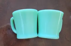 PAIR OF VTG FIRE KING (GREEN) JADEITE D HANDLE MUGS