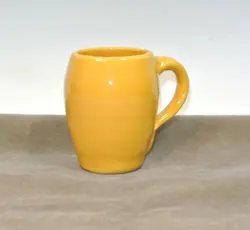 MUG YELLOW 1/2