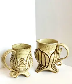 VINTAGE HANDMADE STUDIO POTTERY DECORATIVE CREAMER AND MUG SET SIGNED 1950S