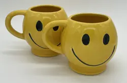  LOT 2 VINTAGE 1970S MCCOY ART & POTTERY USA YELLOW 12 OZ SMILEY HAPPY FACE MUGS