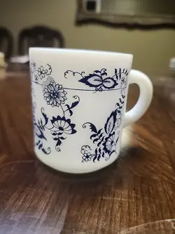 BLUE VINE COLLECTABLE