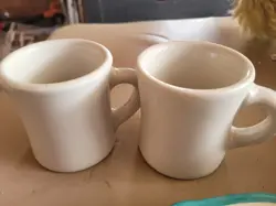 2 VINTAGE VICTOR RESTAURANT WARE COFFEE MUGS 