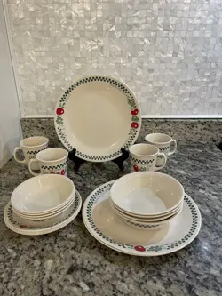 MUGS 19 PIECE