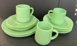 SET OF 16 PIECES VINTAGE GREEN JADEITE DINNERWARE DINNER SALAD PLATES BOWLS MUGS
