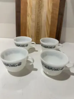 VINTAGE PYREX CORNING OLD TOWN BLUE ONION MILK GLASS COFFEE MUGS CUPS SET OF 4