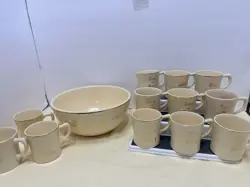 12 MUGS HOLIDAY