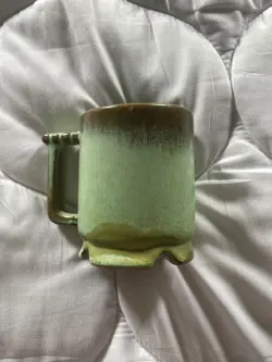 BROWN MUGS COFFEE
