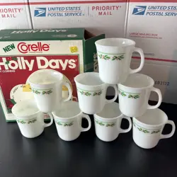 SET OF 8 VINTAGE CORNING CORELLE WINTER HOLLY DAYS CHRISTMAS COFFEE CUPS MUGS