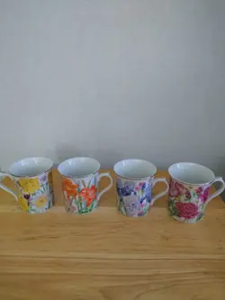 MUGS VINTAGE 1995