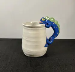 CUP WITH LIZARD