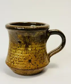 STUDIO ART POTTERY MUG BROWN SPECKLED HAND THROWN SIGNED VINTAGE