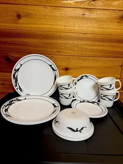 BLACK LEAVES DINNERWARE