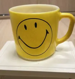 VINTAGE YELLOW SMILEY