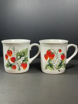 STRAWBERRY PRINTS COFFEE