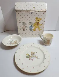 PORCELAIN DINNERWARE SET
