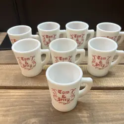 8 MCKEE TOM AND JERRY WHITE MILK GLASS CHRISTMAS HOLIDAY COFFEE CUP MUG VINTAGE