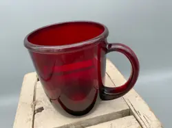 RED GLASS MUG