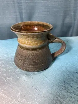 MADE POTTERY MUG