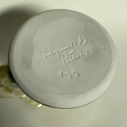 TAIL POTTERY MUG