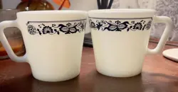 PAIR OF PYREX CORNING MILK GLASS OLD TOWN BLUE ONION COFFEE TEA MUG CUP VINTAGE