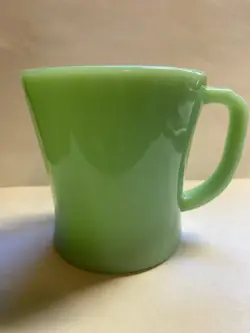 VINTAGE FIRE KING JADEITE GREEN D HANDLE SHINY FLAT BOTTOM CUP MUG