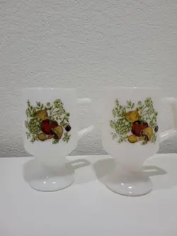 PAIR OF VINTAGE CORNING WARE SPICE OF LIFE MILK GLASS PEDESTAL MUGS COFFEE CUPS