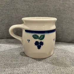 VINTAGE HARTSTONE POTTERY BLUEBERRY COFFEE TEA MUG